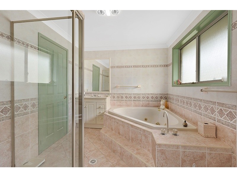 8 Grandis Place, Bateau Bay NSW 2261