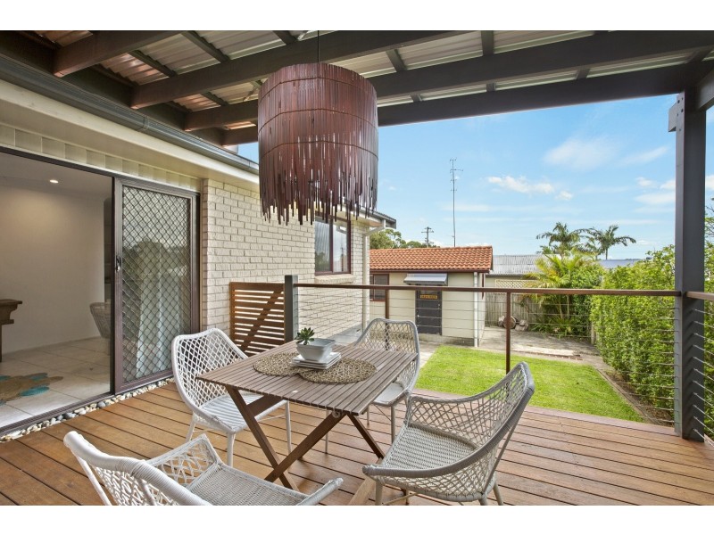 2 Wandella Ave, Bateau Bay NSW 2261
