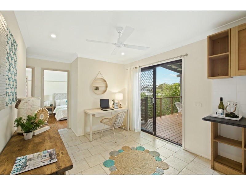 2 Wandella Ave, Bateau Bay NSW 2261