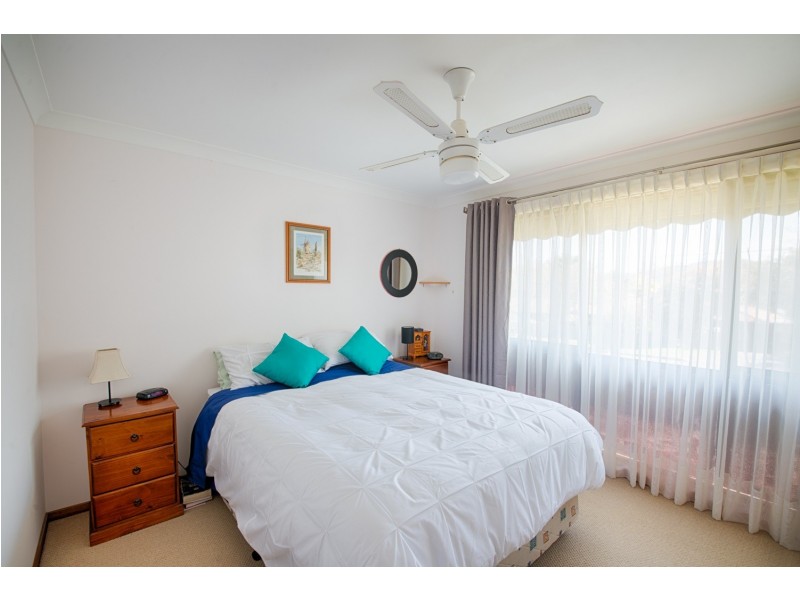 8 Rawsthorne Court, Bateau Bay NSW 2261