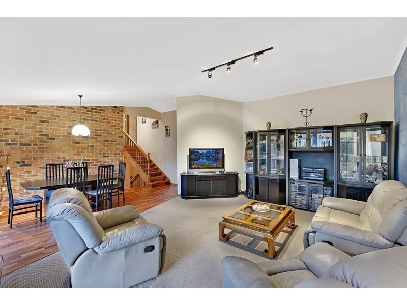 19 Stornaway Crescent, Berkeley Vale NSW 2261