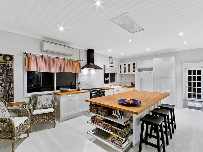 13 Toongara Avenue, Bateau Bay NSW 2261