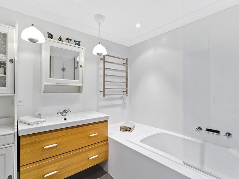 13 Toongara Avenue, Bateau Bay NSW 2261