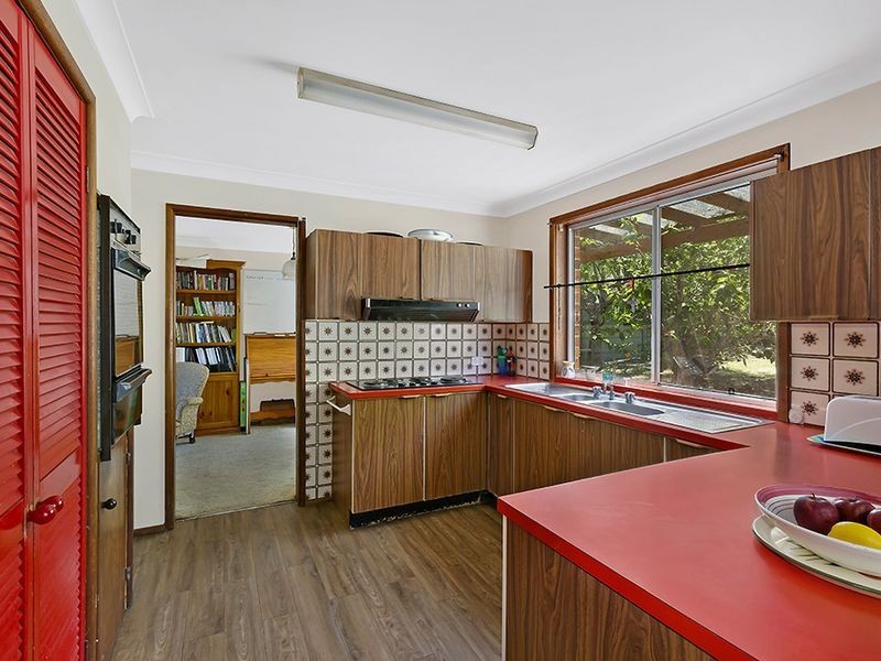 33 Belford Avenue, Bateau Bay NSW 2261