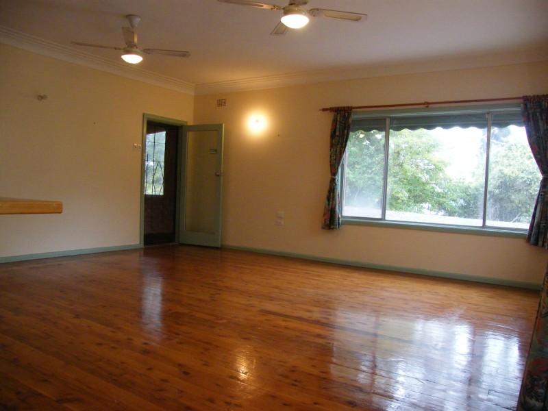 8 Burrawong Street, Bateau Bay NSW 2261