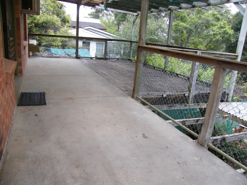 8 Burrawong Street, Bateau Bay NSW 2261