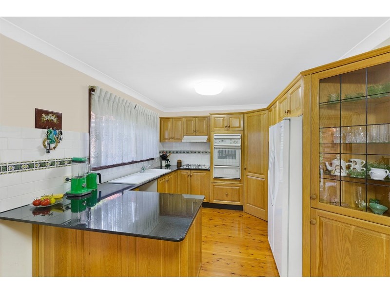 10 Point Street, Bateau Bay NSW 2261