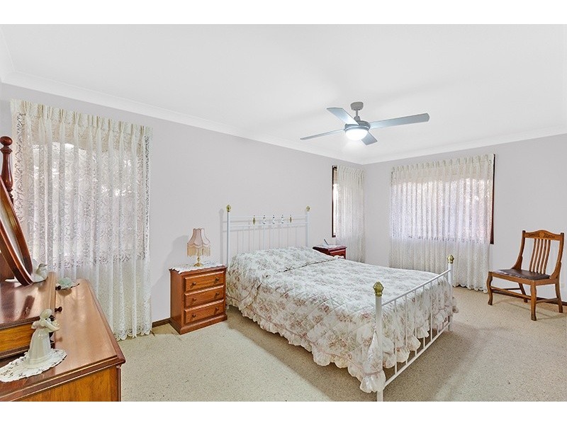 10 Point Street, Bateau Bay NSW 2261