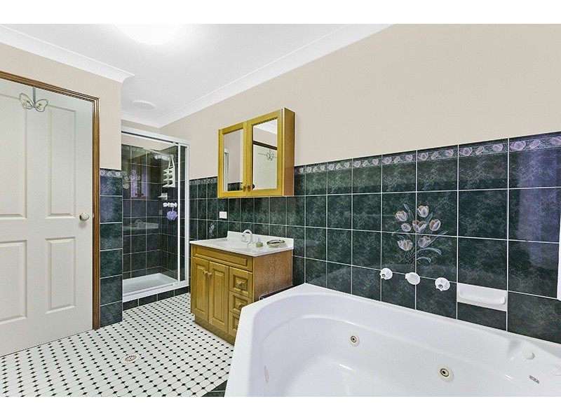 10 Point Street, Bateau Bay NSW 2261