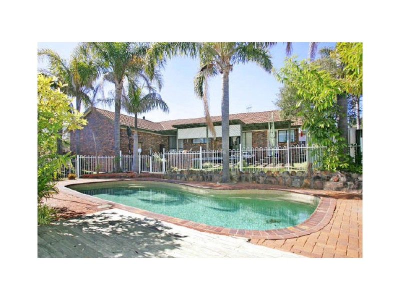 33 Premier Way, Bateau Bay NSW 2261