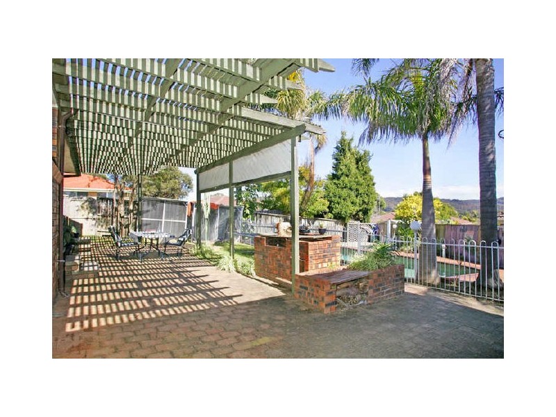 33 Premier Way, Bateau Bay NSW 2261