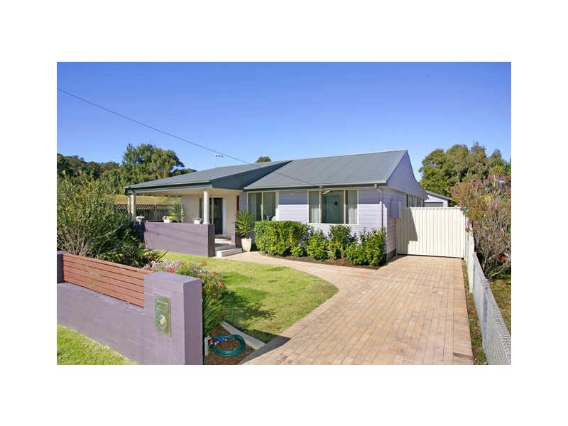 21 Elewa Avenue, Bateau Bay NSW 2261