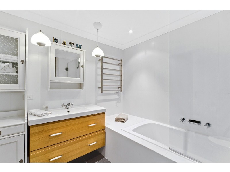 13 Toongara Avenue, Bateau Bay NSW 2261