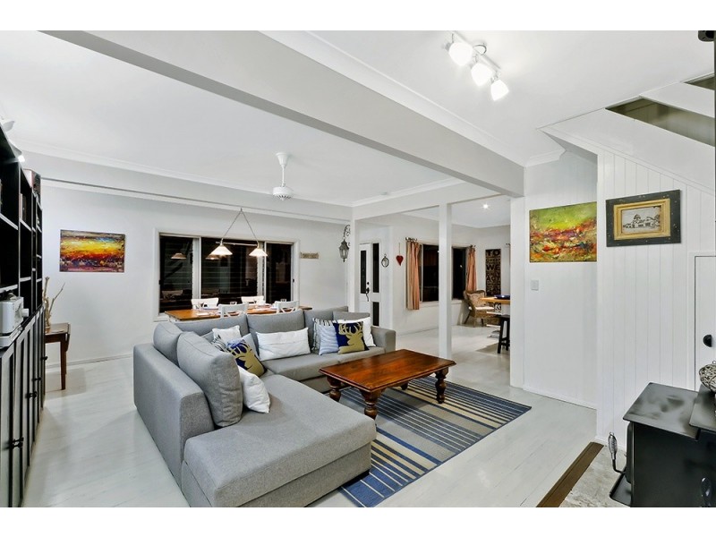 13 Toongara Avenue, Bateau Bay NSW 2261