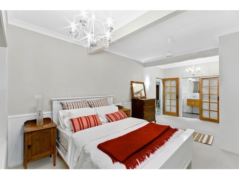 13 Toongara Avenue, Bateau Bay NSW 2261