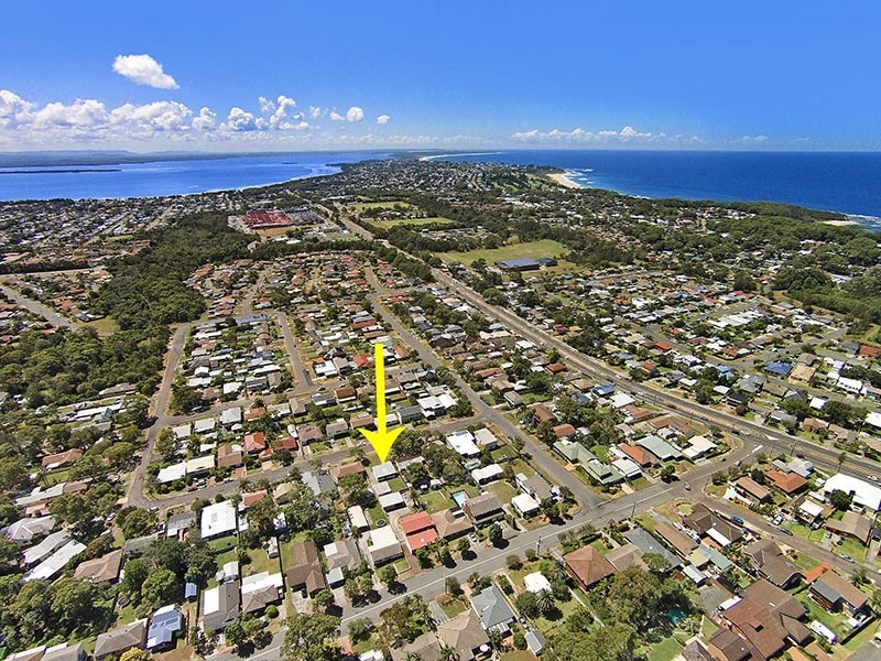 10 Sabrina Avenue, Bateau Bay NSW 2261