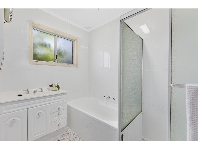 10 Wandella Avenue, Bateau Bay NSW 2261