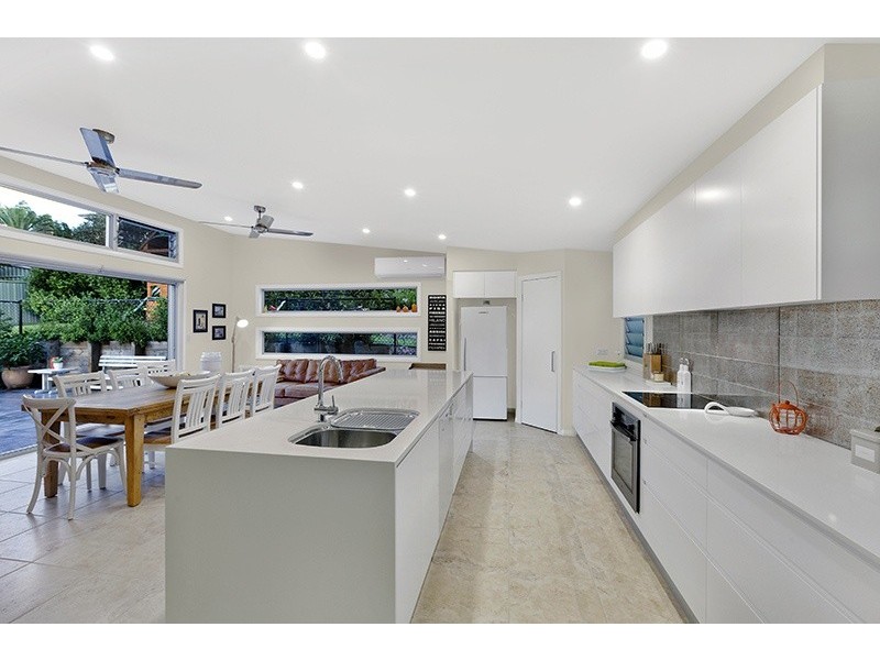 8 Parklands Close, Bateau Bay NSW 2261
