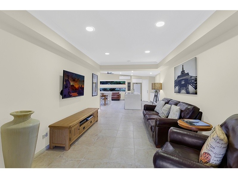 8 Parklands Close, Bateau Bay NSW 2261