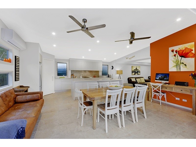 8 Parklands Close, Bateau Bay NSW 2261