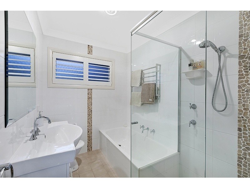 8 Parklands Close, Bateau Bay NSW 2261