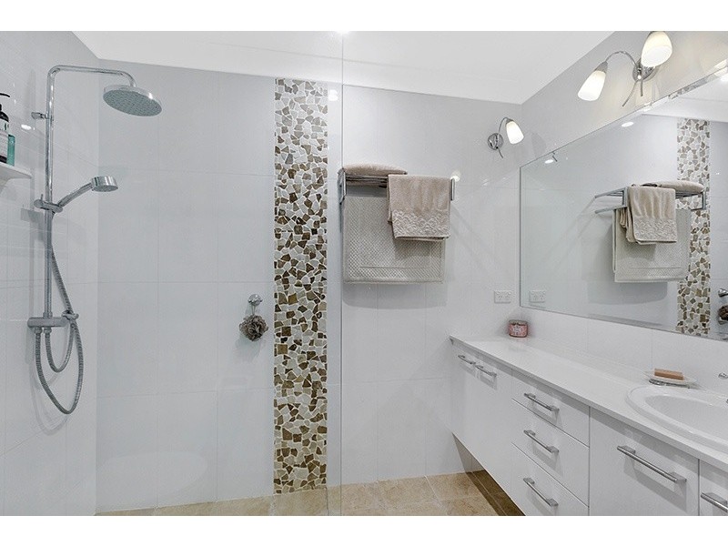 8 Parklands Close, Bateau Bay NSW 2261