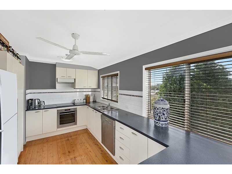 2 Vista Parade, Bateau Bay NSW 2261