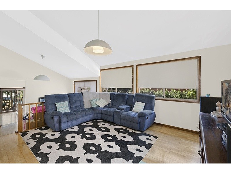 4 Poplars Avenue, Bateau Bay NSW 2261