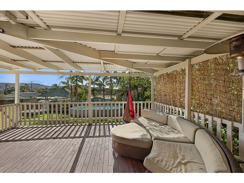4 Poplars Avenue, Bateau Bay NSW 2261