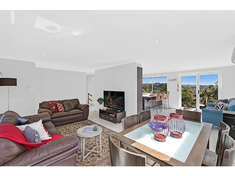 8 Pasadena Avenue, Bateau Bay NSW 2261