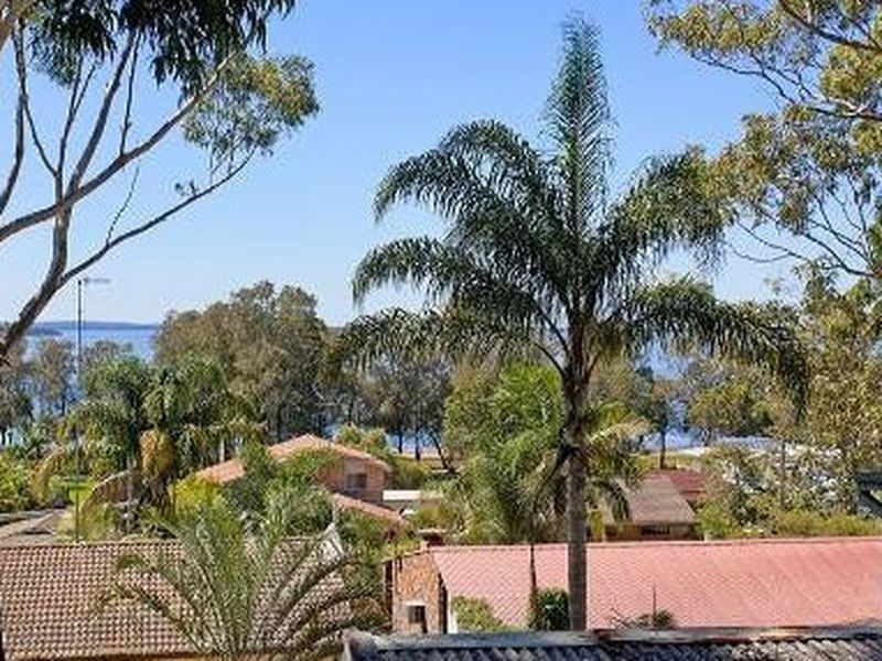 35 Donegal Street, Berkeley Vale NSW 2261