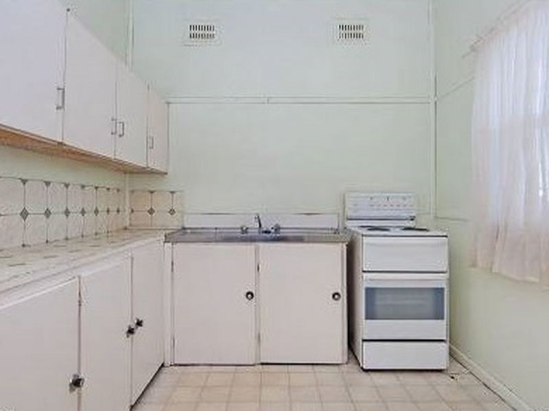 35 Donegal Street, Berkeley Vale NSW 2261