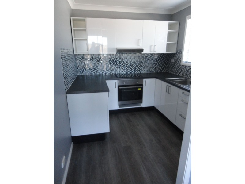 4 Valley View Road, Bateau Bay NSW 2261