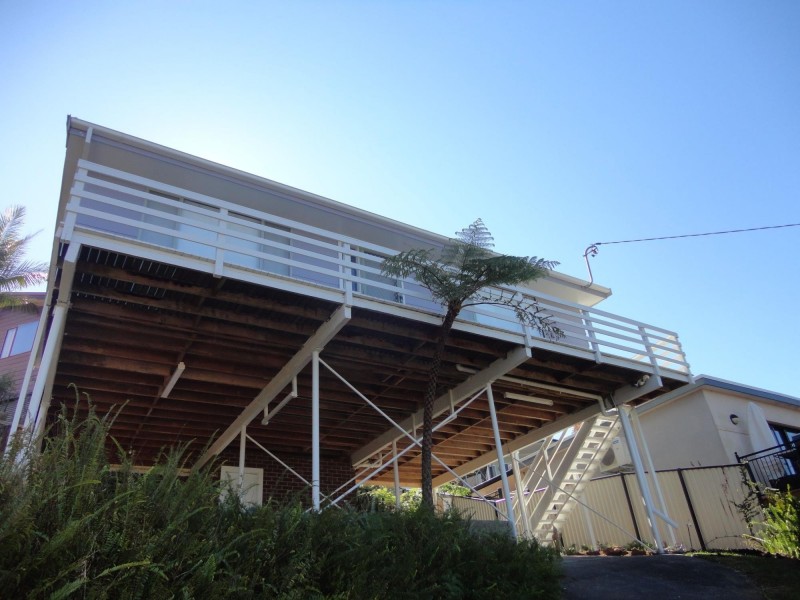 4 Valley View Road, Bateau Bay NSW 2261