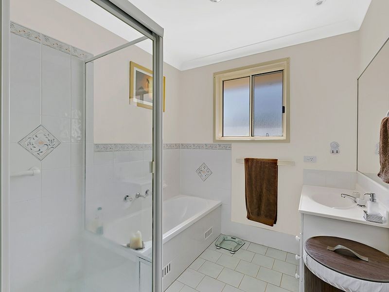 1/3 Mossman Avenue, Bateau Bay NSW 2261