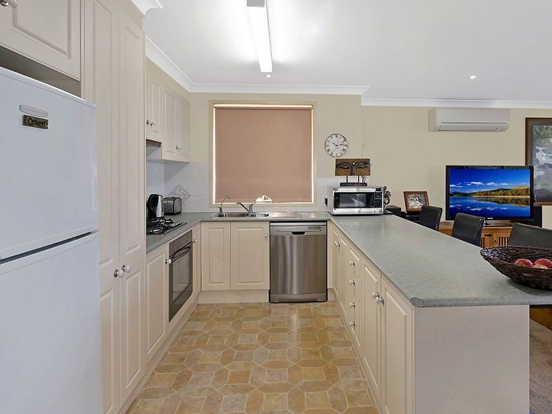 1/3 Mossman Avenue, Bateau Bay NSW 2261