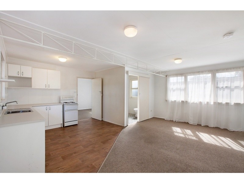 2/6 Parkside Avenue, Bateau Bay NSW 2261