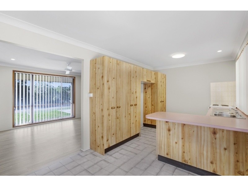 4 Hawkesbury Place, Bateau Bay NSW 2261