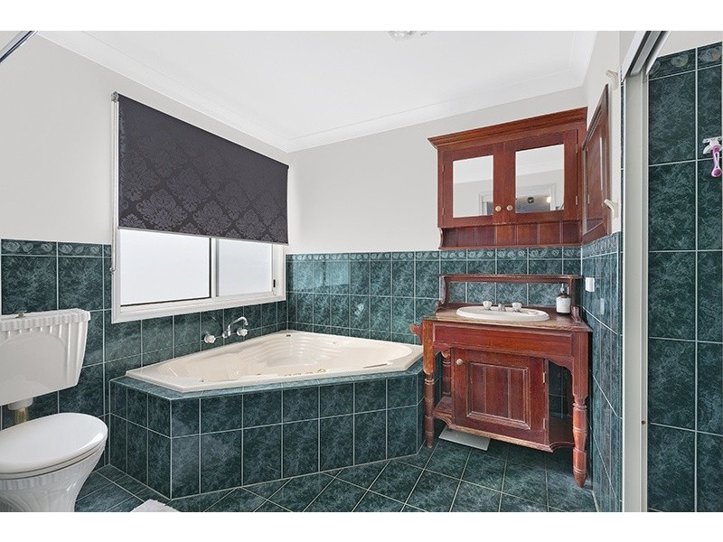 25 Anglers Drive, Bateau Bay NSW 2261