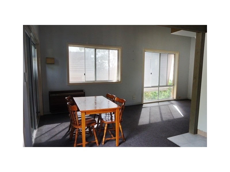 8 Howard Avenue, Green Point NSW 2251