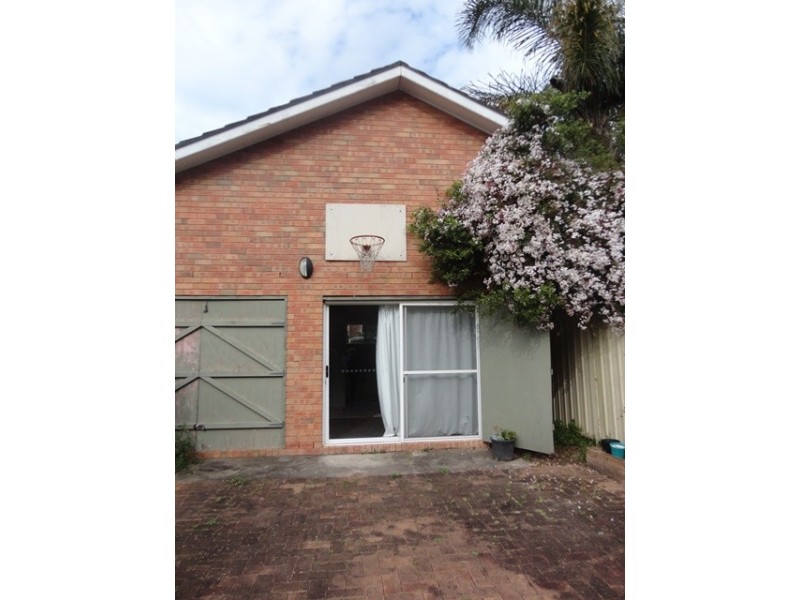 8 Howard Avenue, Green Point NSW 2251