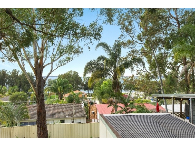 35 Donegal Road, Berkeley Vale NSW 2261