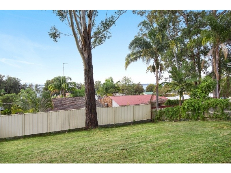 35 Donegal Road, Berkeley Vale NSW 2261