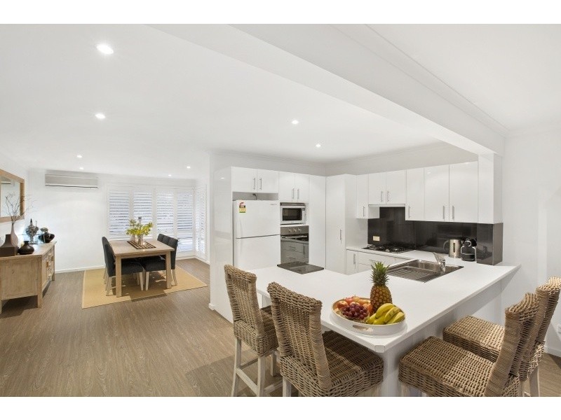 16 Lancaster Parade, Bateau Bay NSW 2261