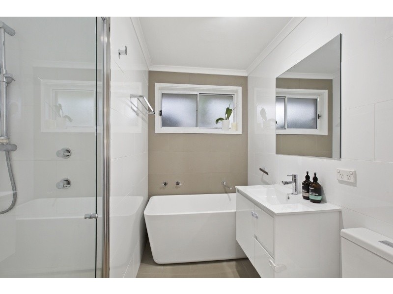 16 Lancaster Parade, Bateau Bay NSW 2261