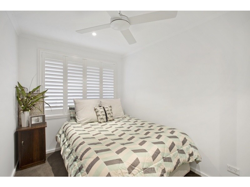 16 Lancaster Parade, Bateau Bay NSW 2261