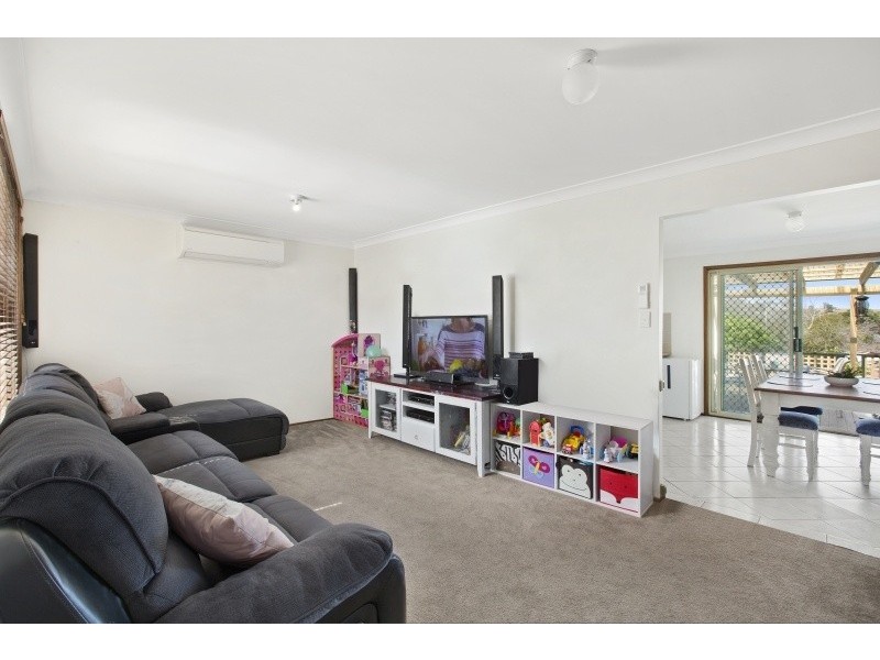 243 Cresthaven Avenue, Bateau Bay NSW 2261