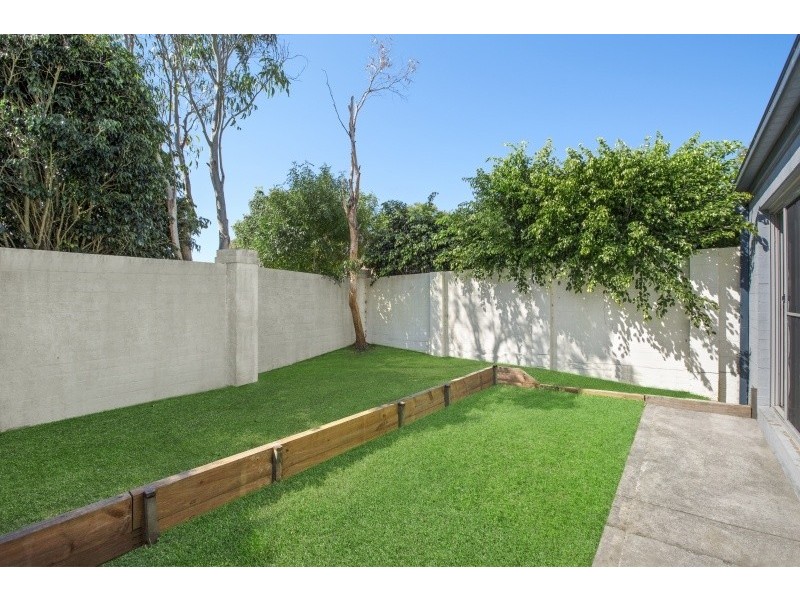 7/27 Aurora Place, Bateau Bay NSW 2261