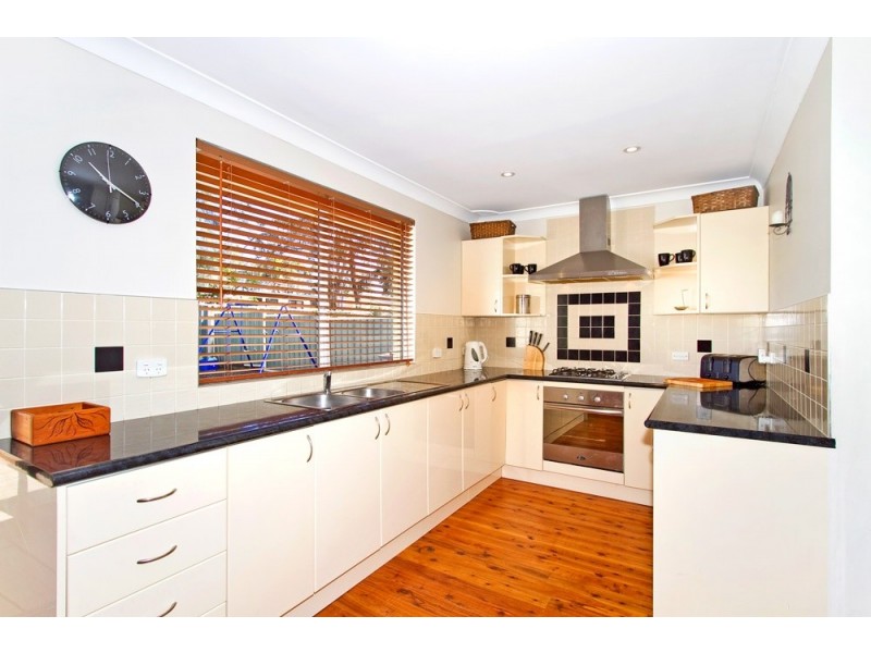 16 Sierra Avenue, Bateau Bay NSW 2261