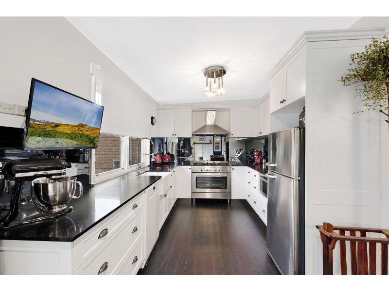 15 Valley View Road, Bateau Bay NSW 2261